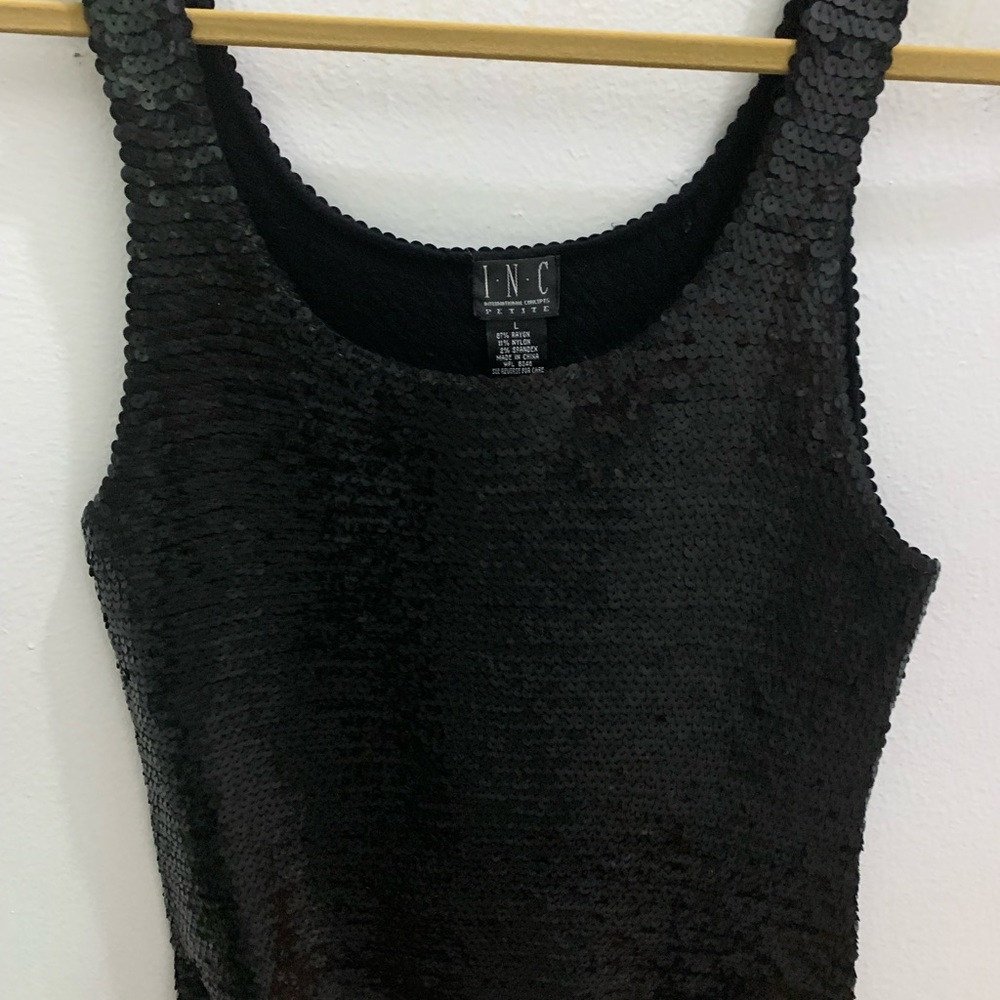 Black paillette t-shirt. EUC